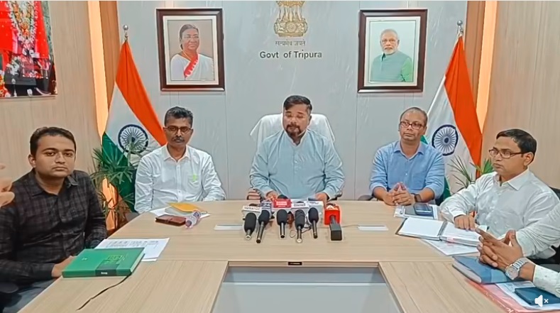 রাজ্যে পেট্রোল, ডিজেল সহ নিত্যপ্রয়োজনীয় পণ্যের পর্যাপ্ত মজুত রয়েছে: খাদ্যমন্ত্রী
