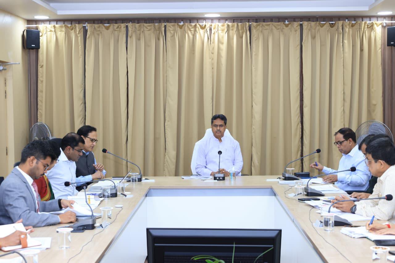 জনকল্যাণমুখী বিভিন্ন প্রকল্পের কাজ সময়মতো শেষ করা এবং কাজের গুণমান বজায় রাখা, জনগণের প্রতি প্রশাসনের দায়বদ্ধতাকে আরও সুদৃঢ় করবে: মুখ্যমন্ত্রী