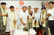 রেড ক্রসের রক্তদান শিবিরে রাজ্যপাল