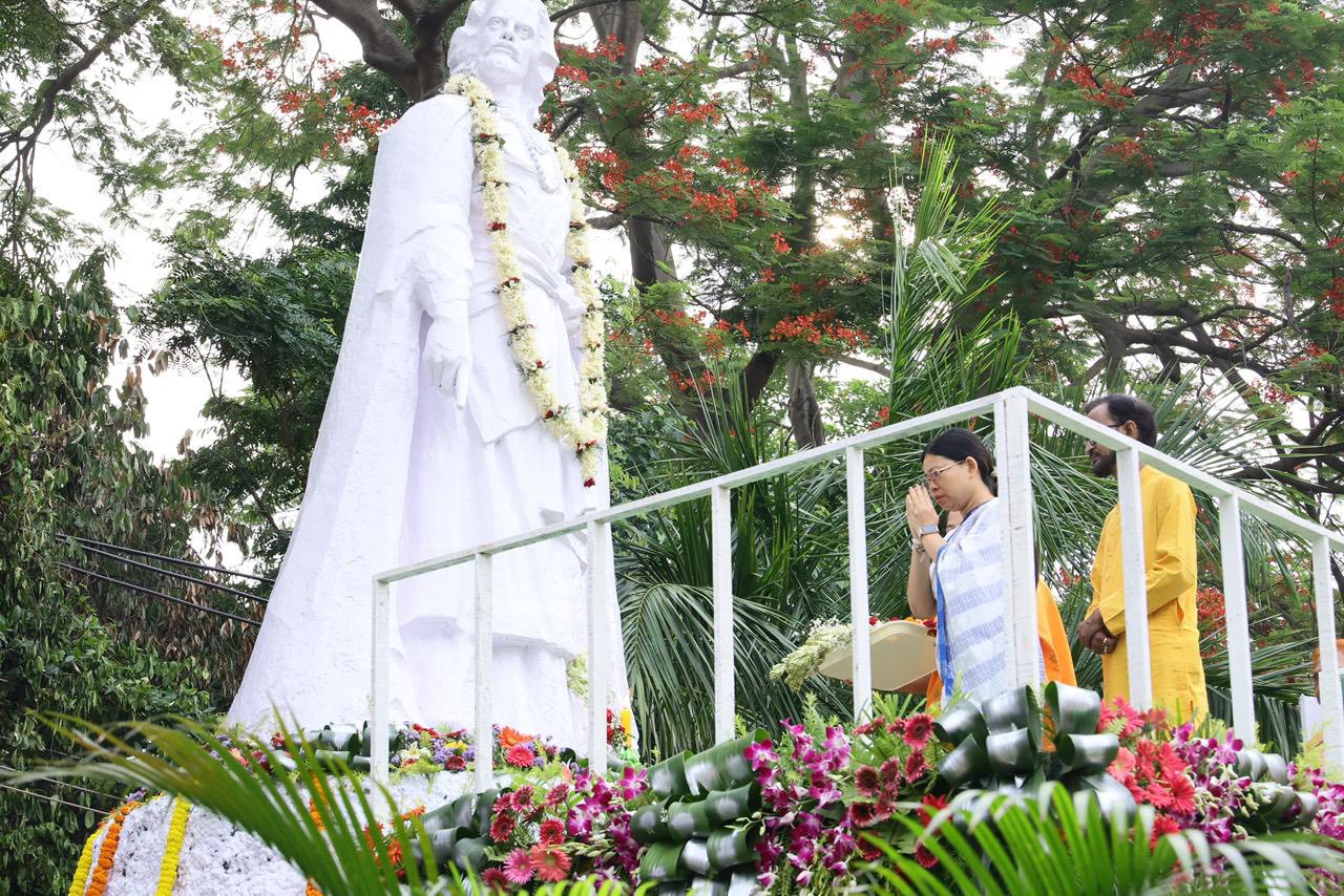 রবীন্দ্রকাননে কবি প্রনাম অনুষ্ঠান, বর্তমান প্রজন্মকে রবীন্দ্রনাথের চিন্তা-চেতনায় উদ্বুদ্ধ হতে হবে: শিল্পমন্ত্রী