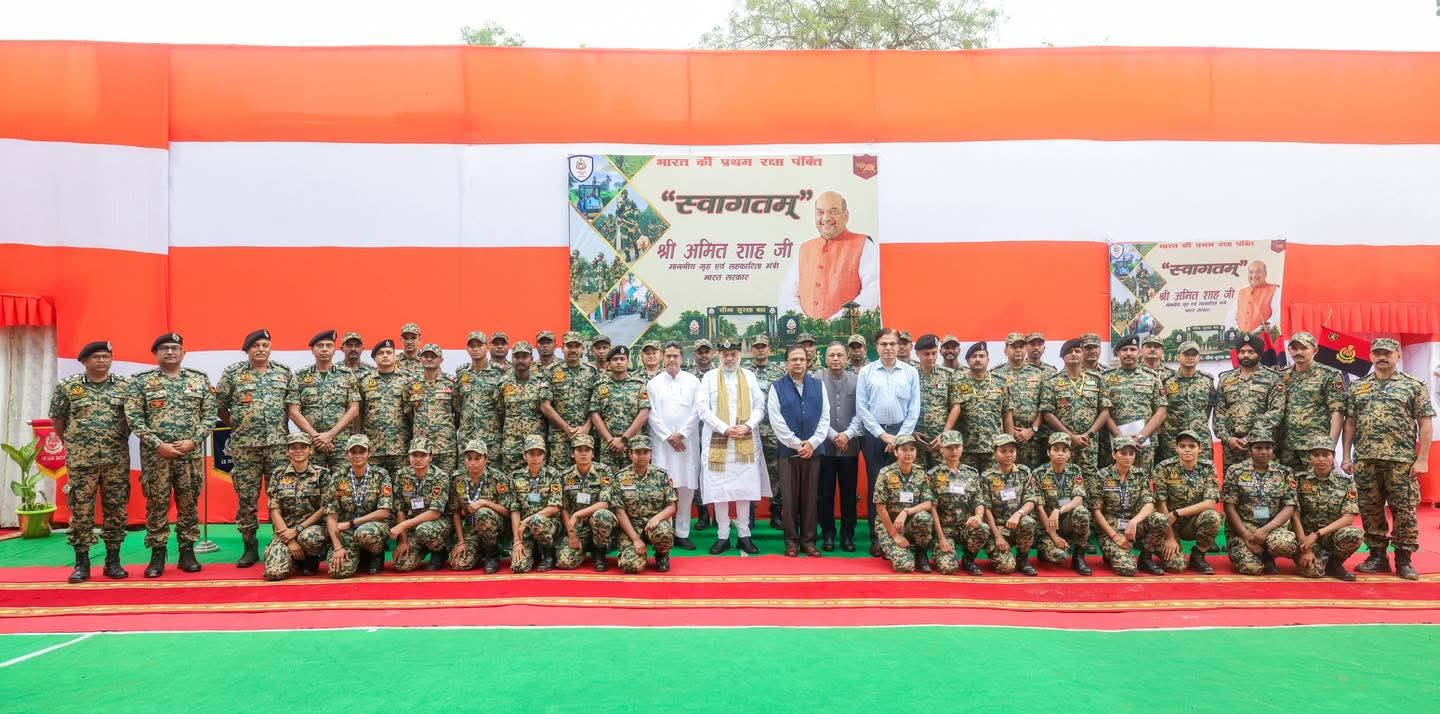 লঙ্কামুড়া বি.ও.পি. পরিদর্শনে স্বরাষ্ট্রমন্ত্রী