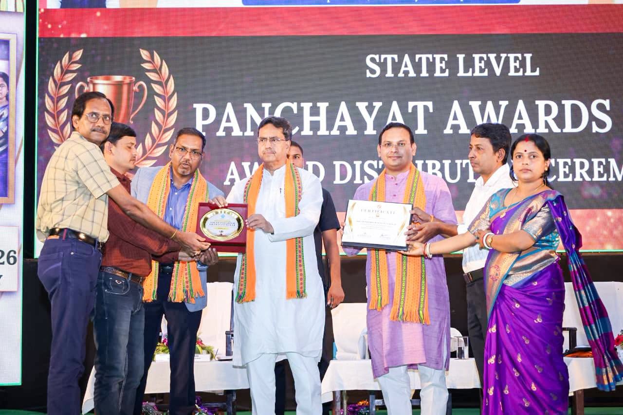 রাজ্যস্তরীয় পঞ্চায়েত পুরস্কার বিতরণ অনুষ্ঠান, স্বপ্ন ও সংকল্প একসঙ্গে চললেই অভিষ্ট লক্ষ্য অর্জন সম্ভব : মুখ্যমন্ত্রী