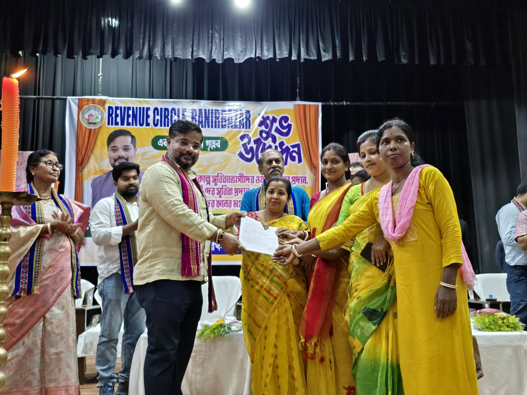 সরকারি পরিষেবা আরও দ্রুত এবং স্বচ্ছতার সঙ্গে মানুষের দোরগোড়ায় পৌঁছে দিতে রাজ্য সরকার কাজ করছে: পর্যটন মন্ত্রীq