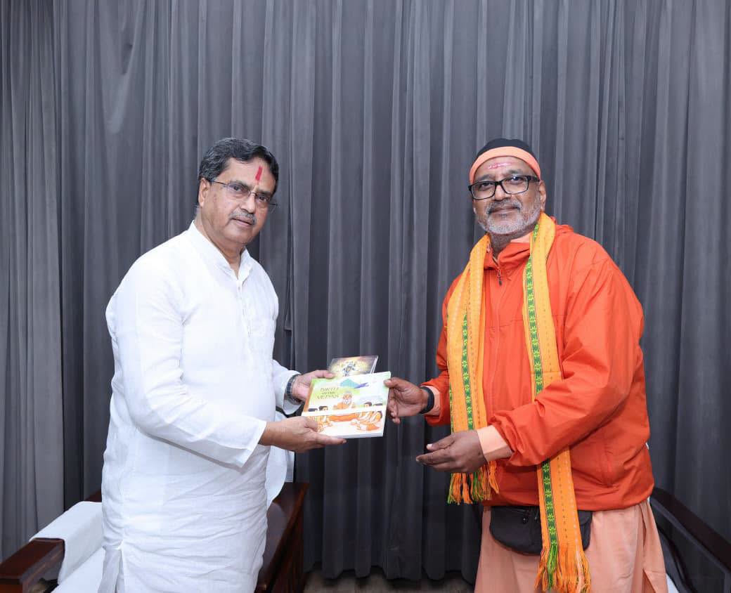 মুখ্যমন্ত্রীর সঙ্গে চিন্ময়া সেবা ট্রাস্ট ত্রিপুরা শাখার স্বামী মিত্রানন্দের সৌজন্য সাক্ষাৎ