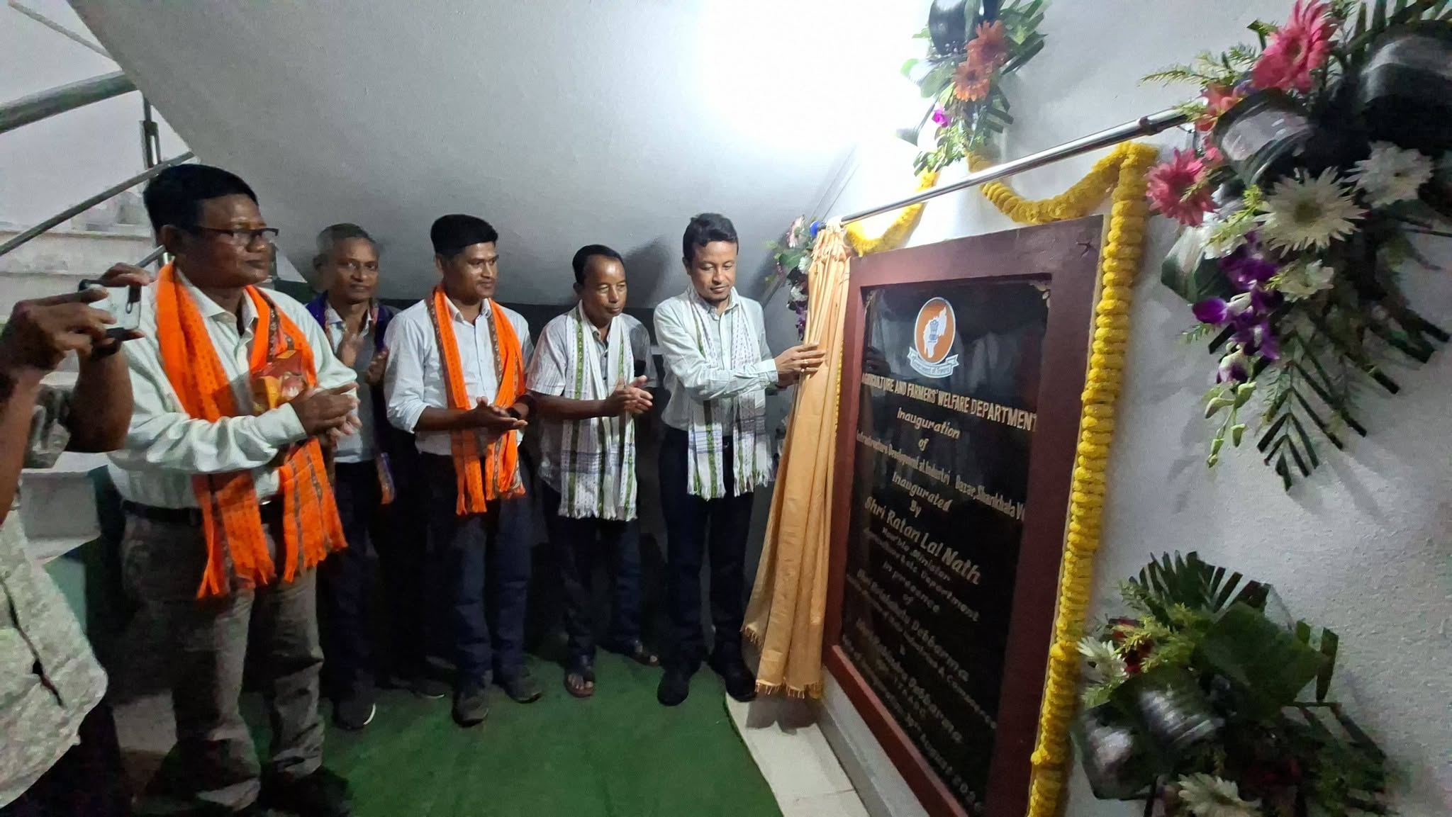 শানখলা ইন্ডাস্ট্রি বাজারে দ্বিতল মার্কেট স্টলের উদ্বোধন, জনজাতি এলাকার বাজারগুলিতে আধুনিক ও উন্নত পরিকাঠামো গড়ে তুলতে সরকার কাজ করছে: শিল্প ও বাণিজ্য দপ্তরের রাষ্ট্রমন্ত্রী