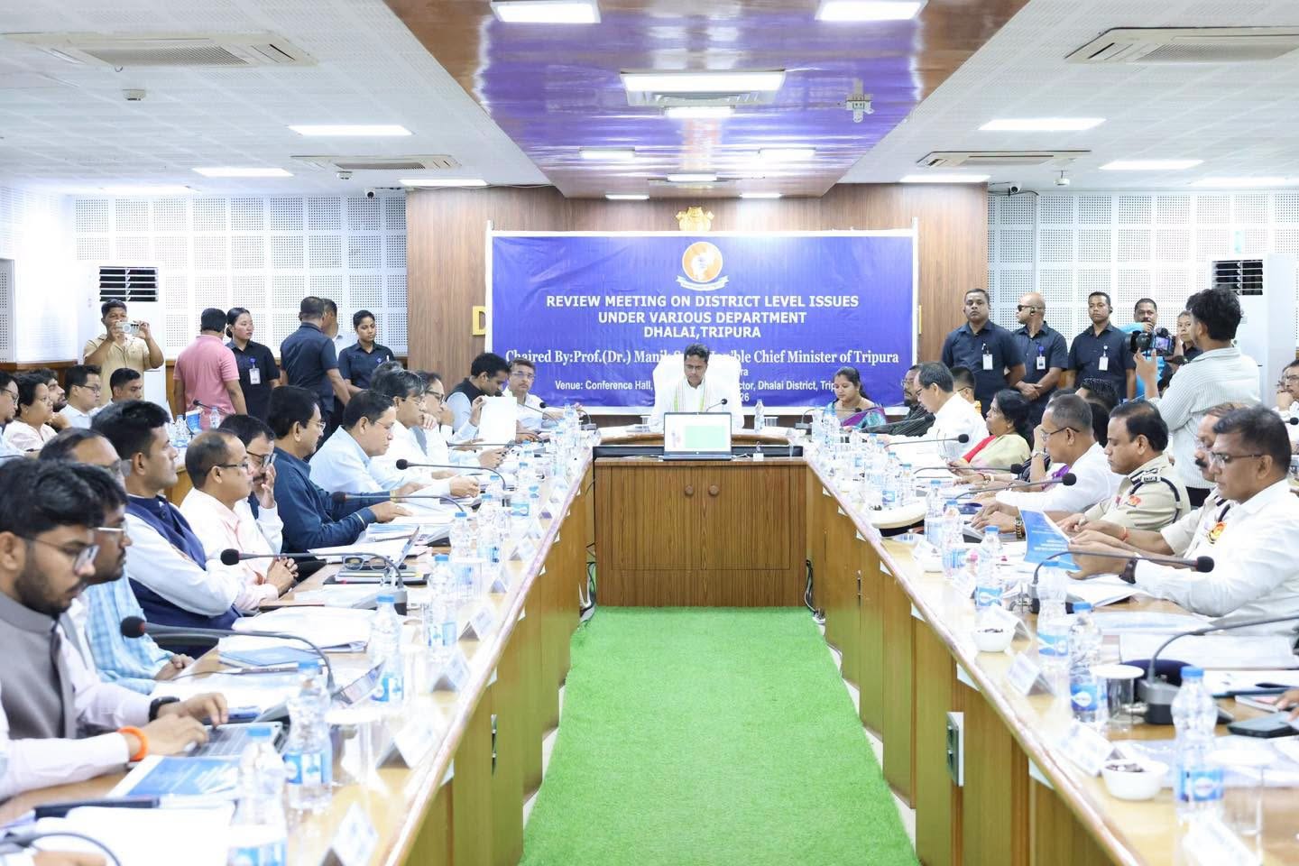 ধলাই জেলায় পর্যালোচনা সভায় মুখ্যমন্ত্রী, সরকারি সুযোগ সুবিধা প্রান্তিক জনগণের কাছে নির্দিষ্ট সময়ের মধ্যে পৌঁছাতে হবে