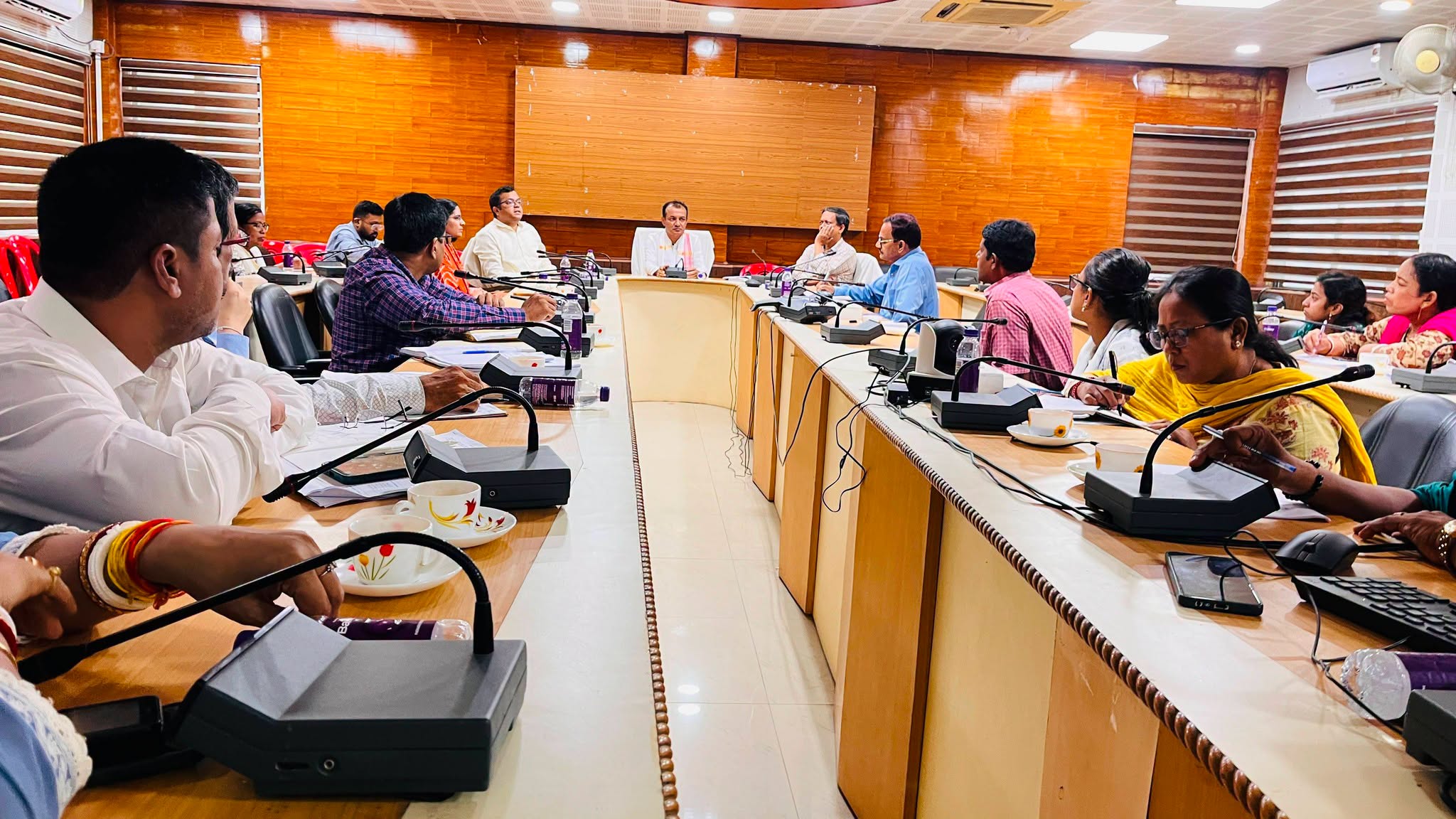 পশ্চিম ত্রিপুরা জিলা পরিষদের শিক্ষা ও স্বাস্থ্য বিষয়ক স্থায়ী কমিটির সভা অনুষ্ঠিত