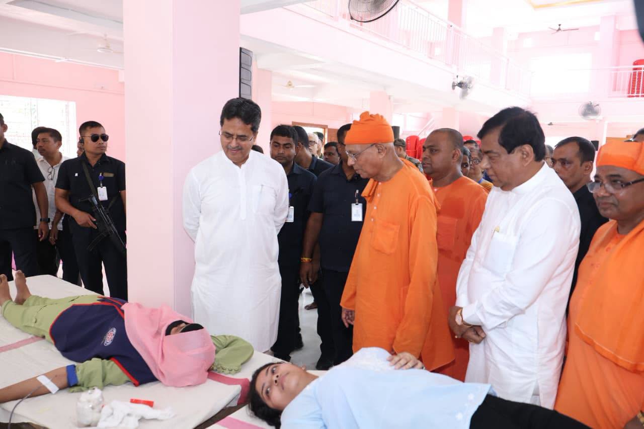 রামকৃষ্ণ মিশনের রক্তদান শিবিরে মুখ্যমন্ত্রী, সমাজের দুর্বল, অসহায় ও পিছিয়েপড়া মানুষের কল্যাণে কাজ করার মধ্যেই জীবনের প্রকৃত সার্থকতা নিহিত রয়েছে