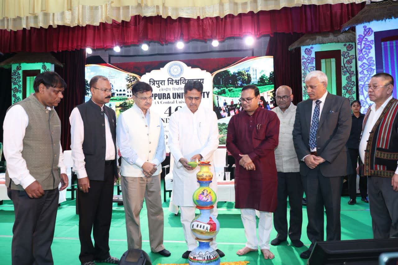 ত্রিপুরা বিশ্ববিদ্যালয়ের ৪০তম প্রতিষ্ঠা দিবস অনুষ্ঠানে মুখ্যমন্ত্রী ত্রিপুরা বিশ্ববিদ্যালয়কে উত্তর-পূর্ব ভারতের উচ্চশিক্ষা ও গবেষণার অন্যতম প্রধান কেন্দ্র হিসেবে গড়ে তোলার লক্ষ্যে সম্মিলিত প্রচেষ্টা চালিয়ে যেতে হবে