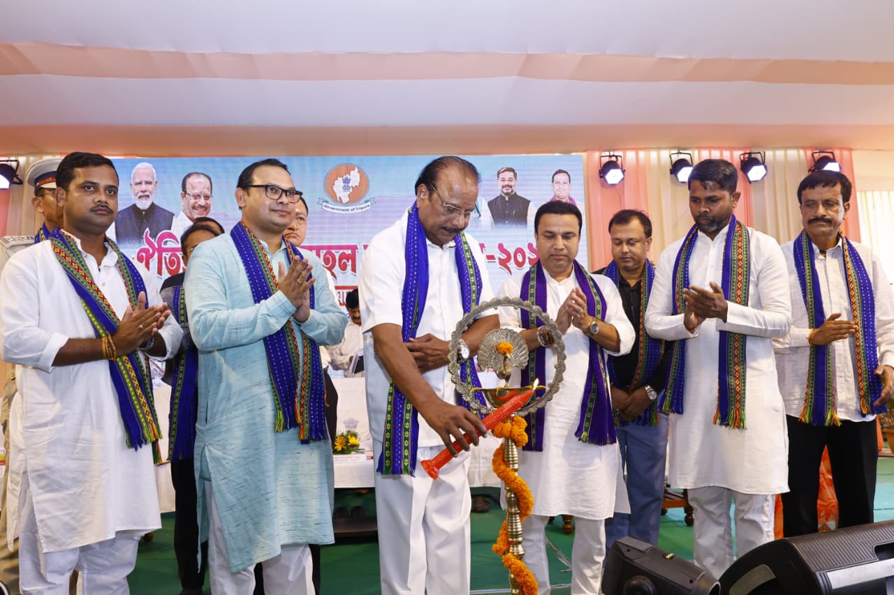 তিনদিনব্যাপী নীরমহল জল উৎসবের উদ্বোধন আন্তর্জাতিক স্তরে নীরমহলকে আরও আকর্ষণীয় করে তুলতে উদ্যোগ নিতে হবে: রাজ্যপাল