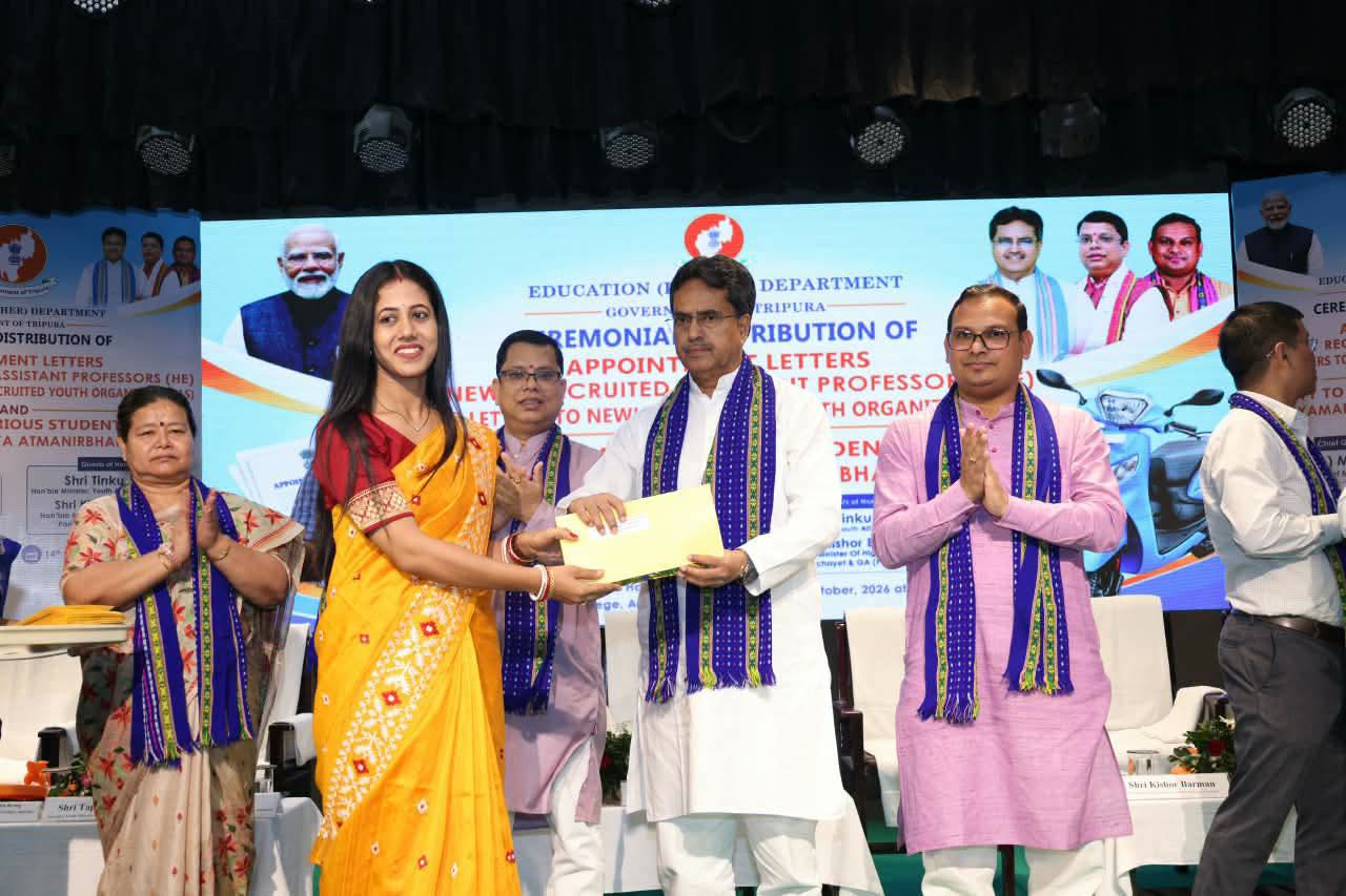 সহকারী অধ্যাপক ও যুব সংগঠকদের হাতে নিয়োগপত্র প্রদান অনুষ্ঠানে মুখ্যমন্ত্রী, নারীর ক্ষমতায়ন ছাড়া সমাজের সার্বিক উন্নয়ন সম্ভব নয়